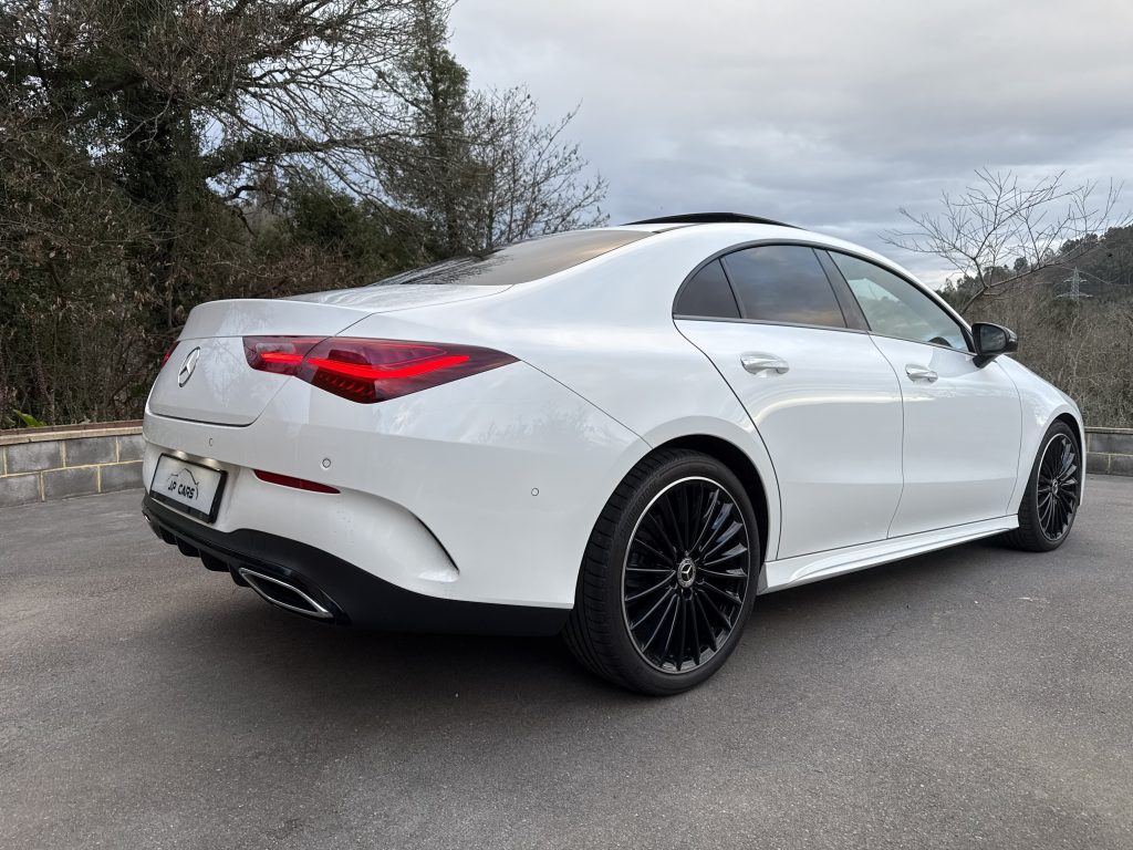 Mercedes Benz CLA 200 AMG